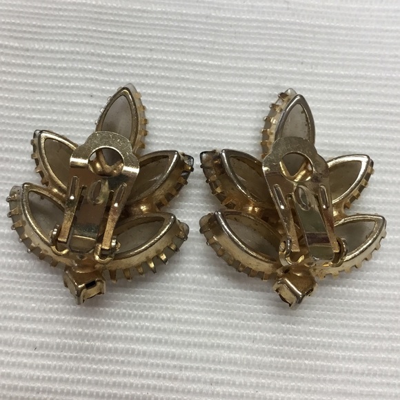 Lovely Brooch & Clip Earrings Set - Picture 4 of 6